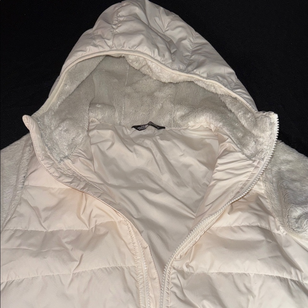 The North Face Kids White Puffer Jacket - Picture 5 of 9